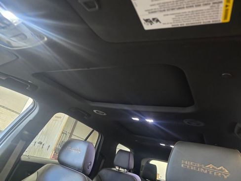Used 2022 Chevrolet Traverse High Country AWD/4WD image 21