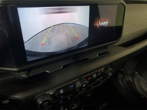 Used 2025 Jeep Wrangler Sport image 19