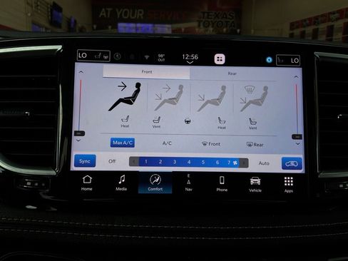 Used 2025 Chrysler Pacifica Limited FWD image 42