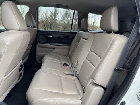 Used 2017 Honda Pilot Touring image 13