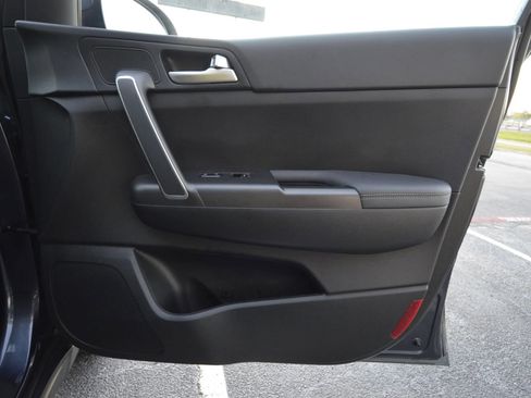 Used 2020 Kia Sportage LX image 48