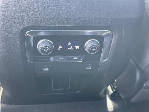 Used 2024 Chevrolet Suburban LT image 18