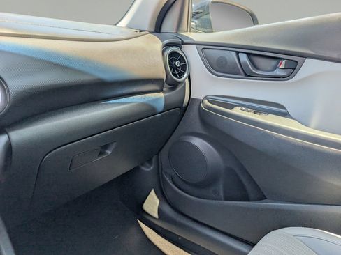 Used 2022 Hyundai Kona SEL FWD image 29