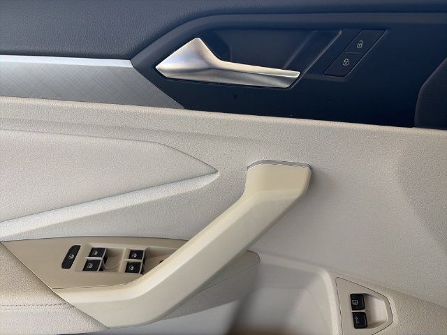 Used 2024 Volkswagen Jetta SE w/ Panoramic Sunroof Package FWD image 22
