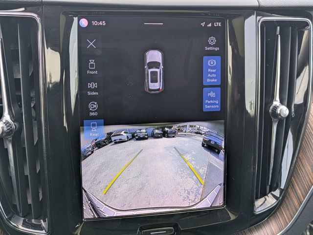 Certified 2022 Volvo XC60 B5 Momentum FWD image 23