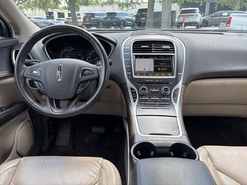 Used 2017 Lincoln MKX Select w/ Select Plus Package FWD image 10