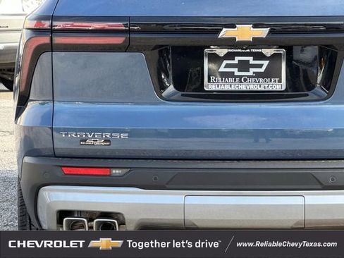 New 2026 Chevrolet Traverse LT w/ Driver Confidence Package FWD image 6