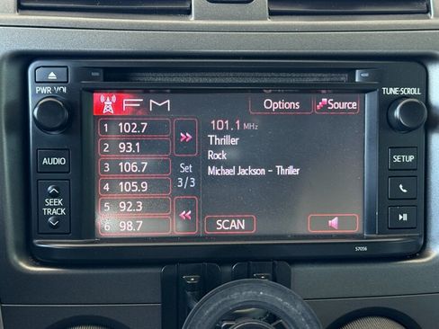 Used 2013 Toyota Corolla LE image 28