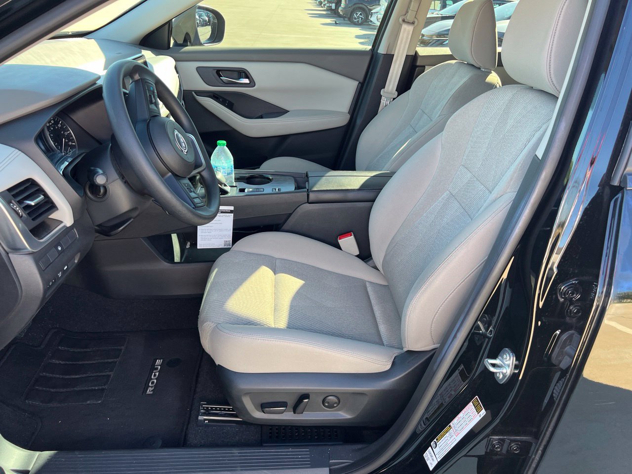 Used 2024 Nissan Rogue SV FWD image 5