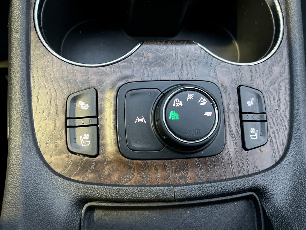Used 2021 GMC Acadia Denali w/ Denali Ultimate Package AWD/4WD image 38