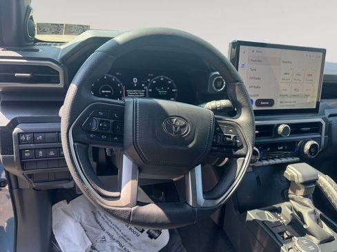 Used 2025 Toyota 4Runner Limited AWD/4WD image 12