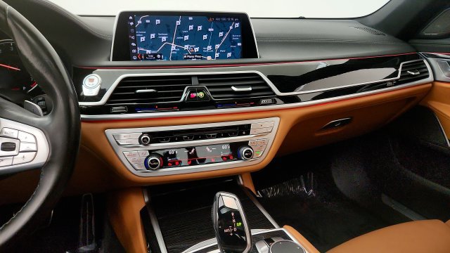 Used 2019 BMW 740i w/ M Sport Package RWD image 59