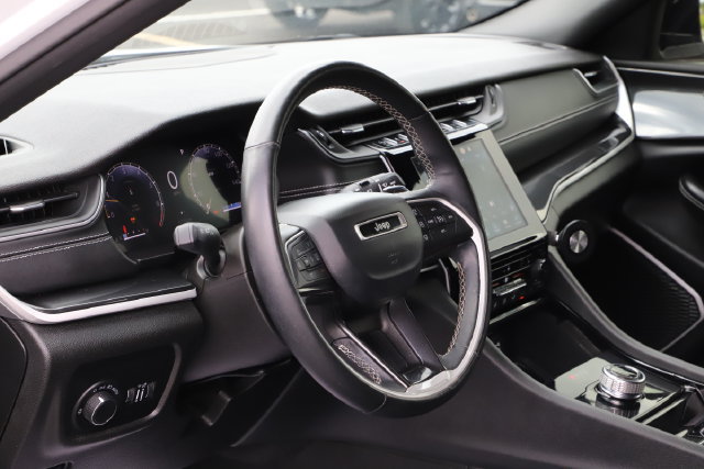 Used 2021 Jeep Grand Cherokee L Laredo AWD/4WD image 9