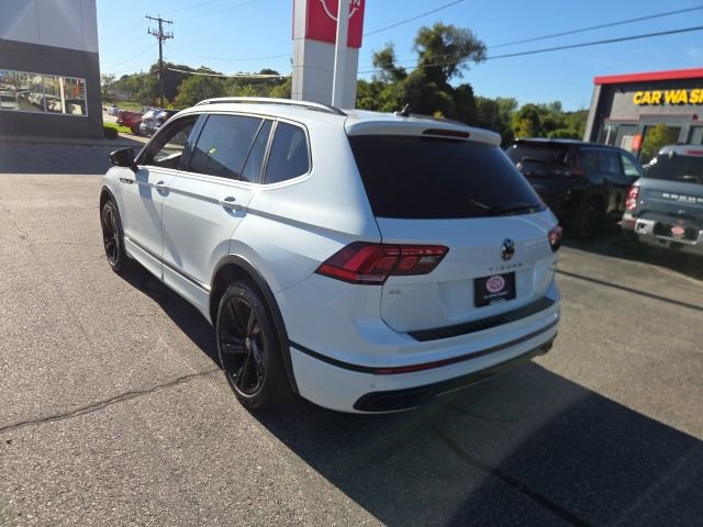 Used 2024 Volkswagen Tiguan SE R-Line AWD/4WD image 7