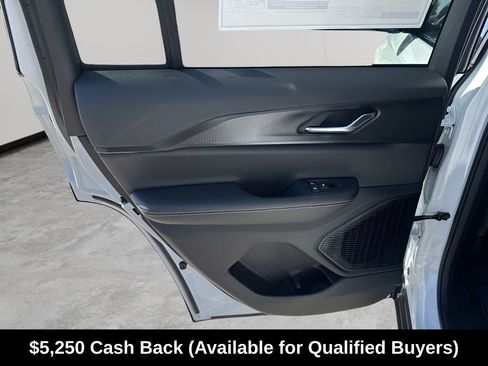 New 2025 Jeep Grand Cherokee Altitude image 20