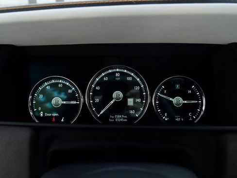Used 2023 Rolls-Royce Cullinan w/ Cullinan Package image 39