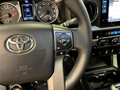 Used 2017 Toyota Tacoma Limited w/ Tow Package AWD/4WD image 13