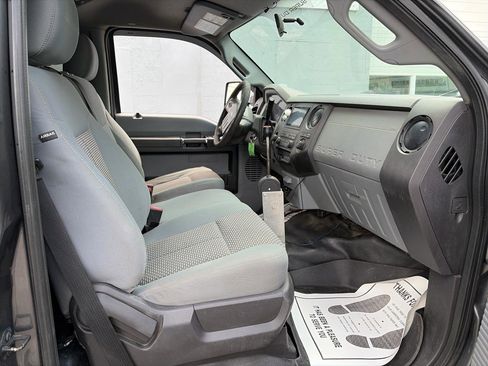 Used 2016 Ford F550 4x4 Regular Cab Super Duty image 7