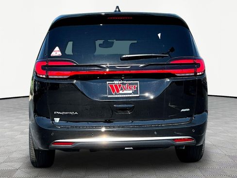New 2027 Chrysler Pacifica Select AWD/4WD image 5