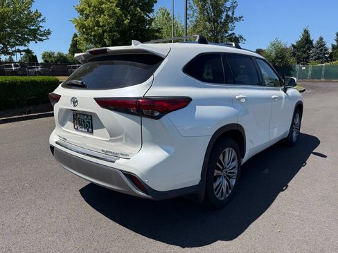 Used 2021 Toyota Highlander Platinum AWD/4WD image 7