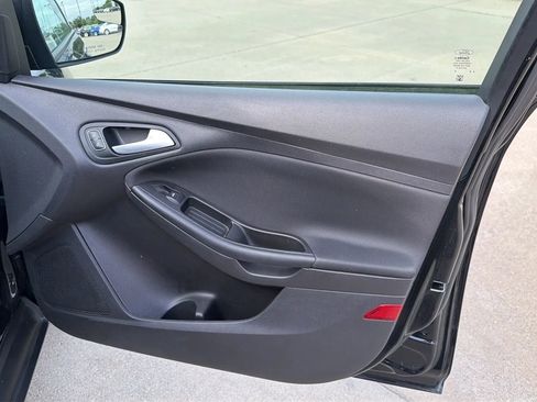 Used 2015 Ford Focus SE FWD image 69