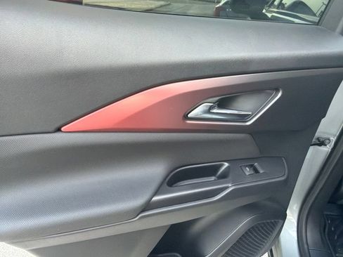 Used 2025 Chevrolet Equinox EV RS FWD image 5