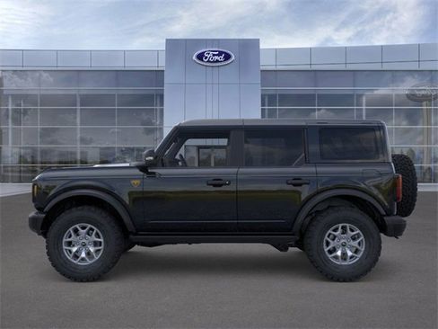 New 2025 Ford Bronco Badlands image 3