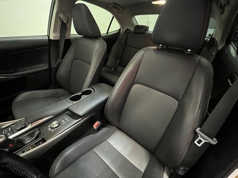 Used 2018 Lexus IS 300 image 11