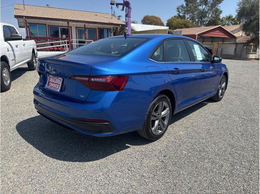Used 2024 Volkswagen Jetta SE FWD image 5