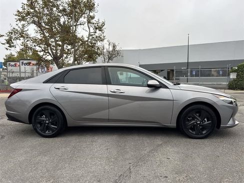 Used 2023 Hyundai Elantra SEL image 3