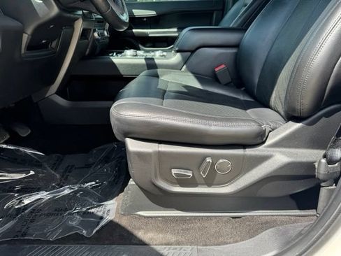 Used 2018 Ford Expedition XLT w/ Equipment Group 202A AWD/4WD image 5