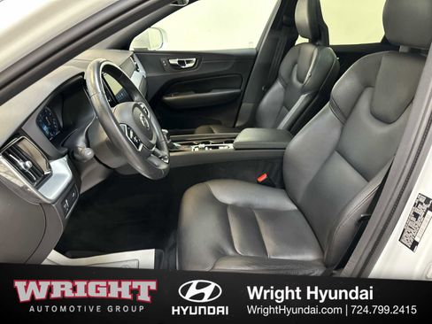 Used 2018 Volvo XC60 T5 Momentum w/ Convenience Package image 11