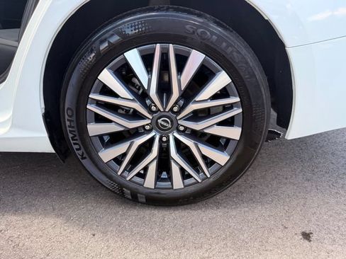 Used 2025 Nissan Altima 2.5 SV FWD image 9