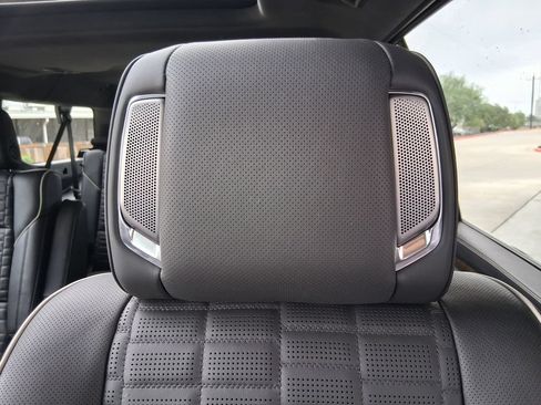 Certified 2025 Cadillac Escalade ESV Sport Platinum w/ LPO, Floor Liner Package AWD/4WD image 21