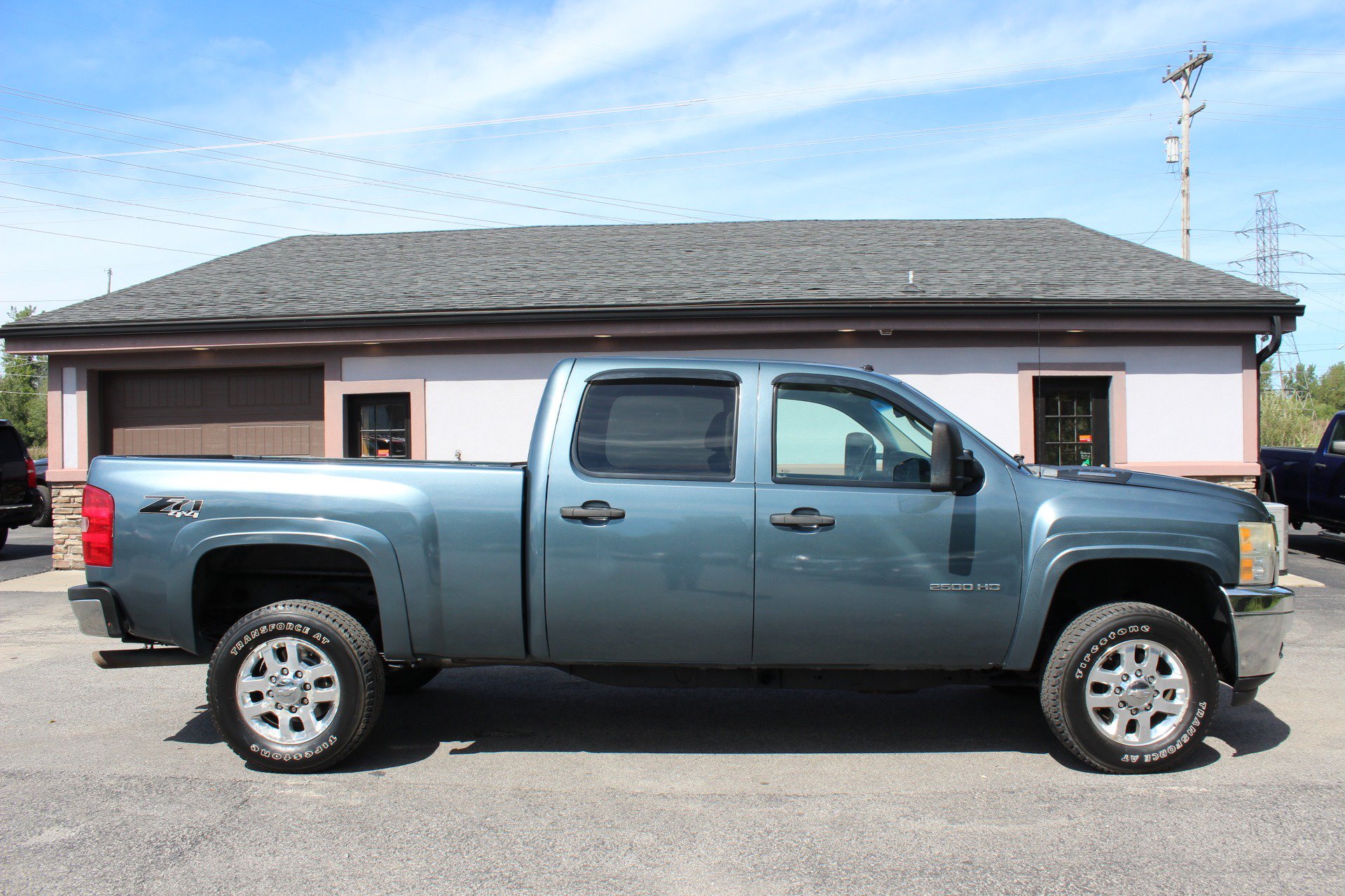 Used 2011 Chevrolet Silverado 2500 LT w/ Interior Plus Package AWD/4WD image 3