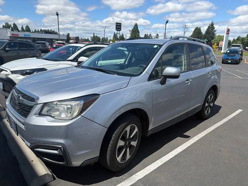 Used 2017 Subaru Forester 2.5i Premium w/ Popular Package #2A AWD/4WD image 7