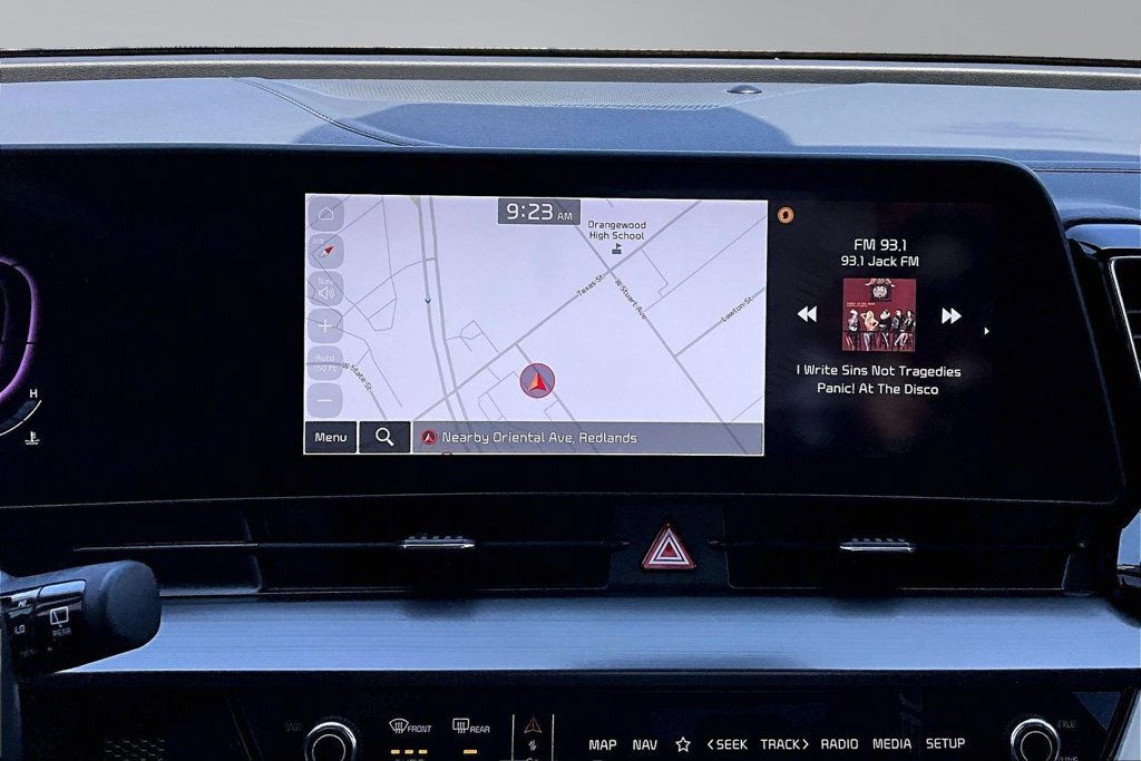 Used 2025 Kia Sportage EX FWD image 2
