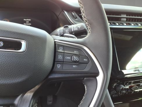 Used 2025 Jeep Grand Cherokee Laredo X w/ Luxury Tech Group I image 16