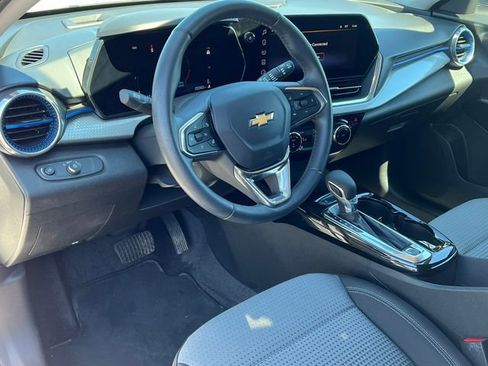 Used 2024 Chevrolet Trax LT w/ Driver Confidence Package FWD image 14