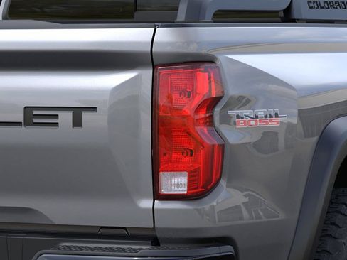 New 2026 Chevrolet Colorado Trail Boss w/ Midnight Edition AWD/4WD image 5