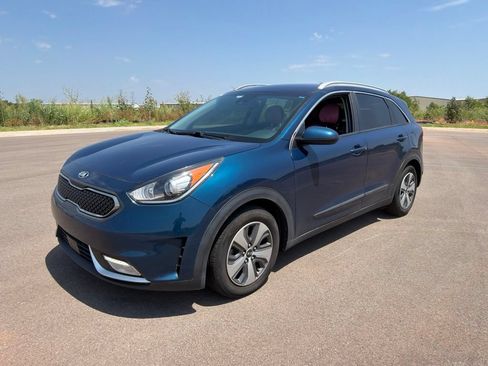 Used 2019 Kia Niro LX FWD image 1