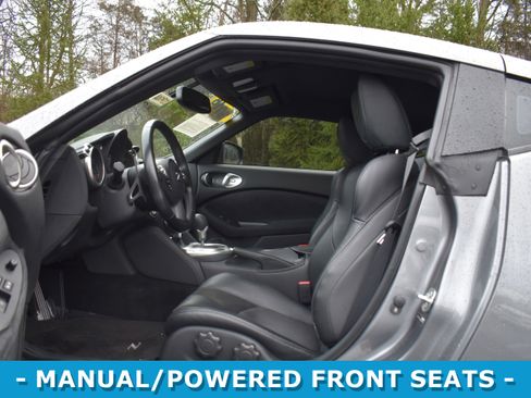Used 2016 Nissan 370Z Touring image 4