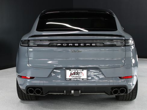 Used 2025 Porsche Cayenne Turbo AWD/4WD image 36