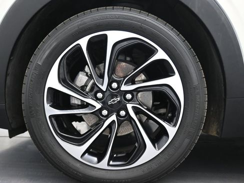 Used 2023 Chevrolet Bolt EUV Premier image 11