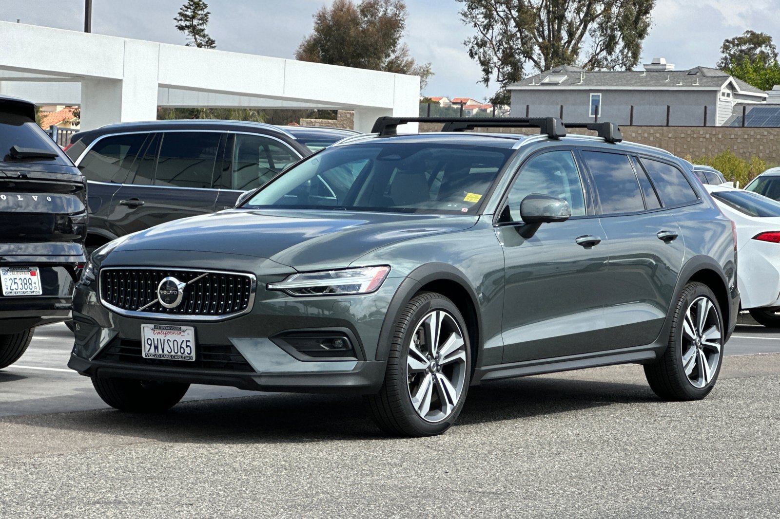 Certified 2026 Volvo V60 B5 Cross Country Plus w/ Climate Package AWD/4WD image 8