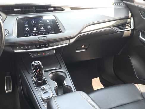 Used 2022 Cadillac XT4 Sport w/ Enhanced Visibility Package FWD image 17