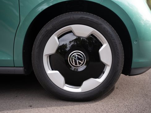 New 2025 Volkswagen ID. Buzz Pro S Plus image 11