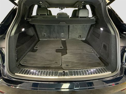 Used 2022 Porsche Cayenne Platinum Edition image 28