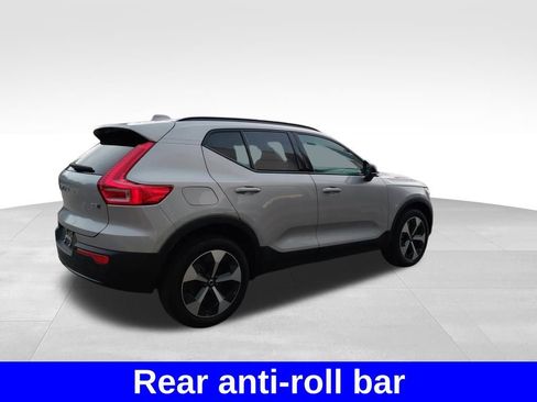 Used 2024 Volvo XC40 B5 Plus image 18