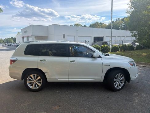 Used 2010 Toyota Highlander Limited AWD/4WD image 11